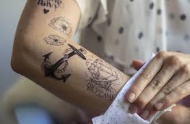 Comment appliquer des tatouages éphémères ?  
